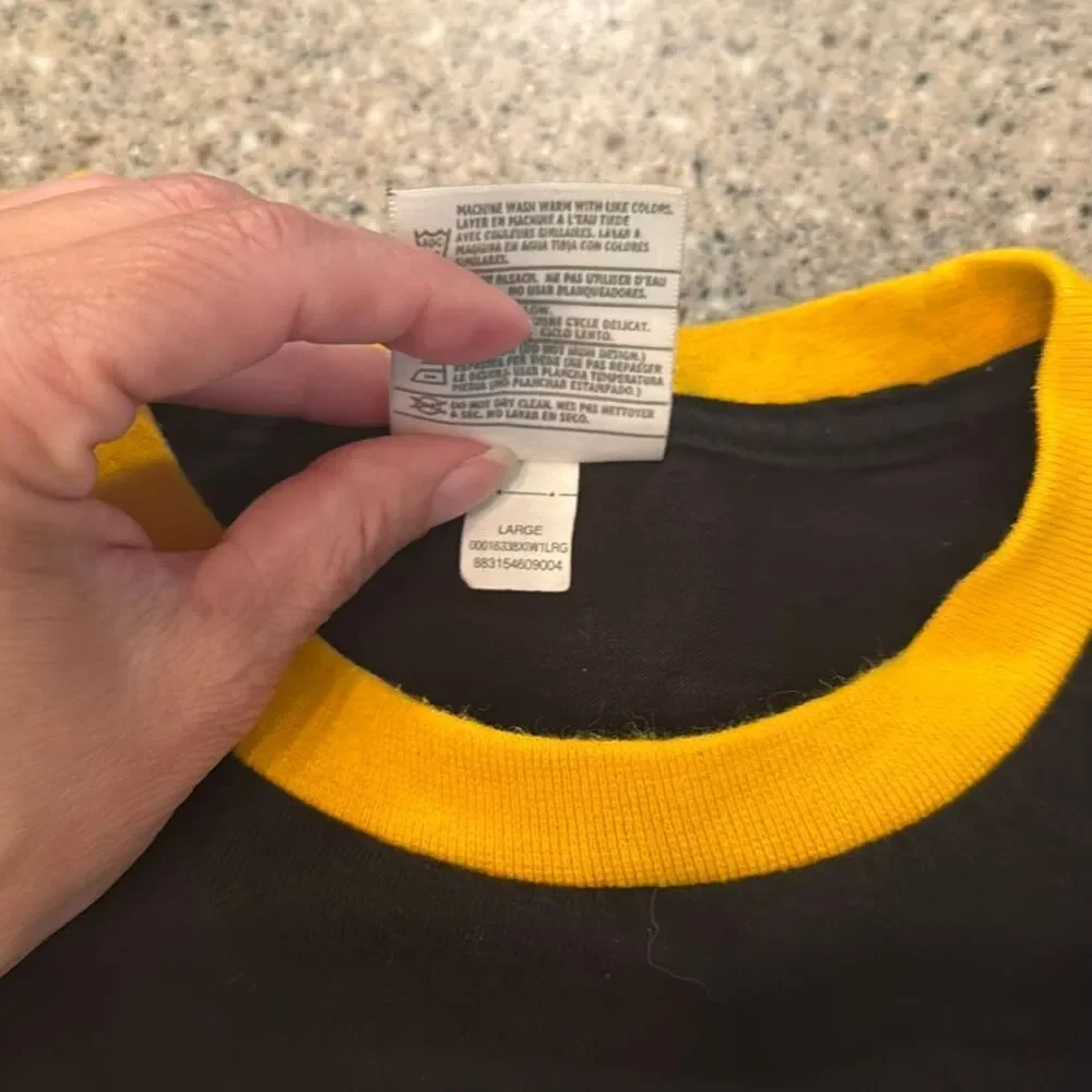 NIKE Y2K Team Iowa Hawkeyes 2000s Ringer T-Shirt Black & Gold